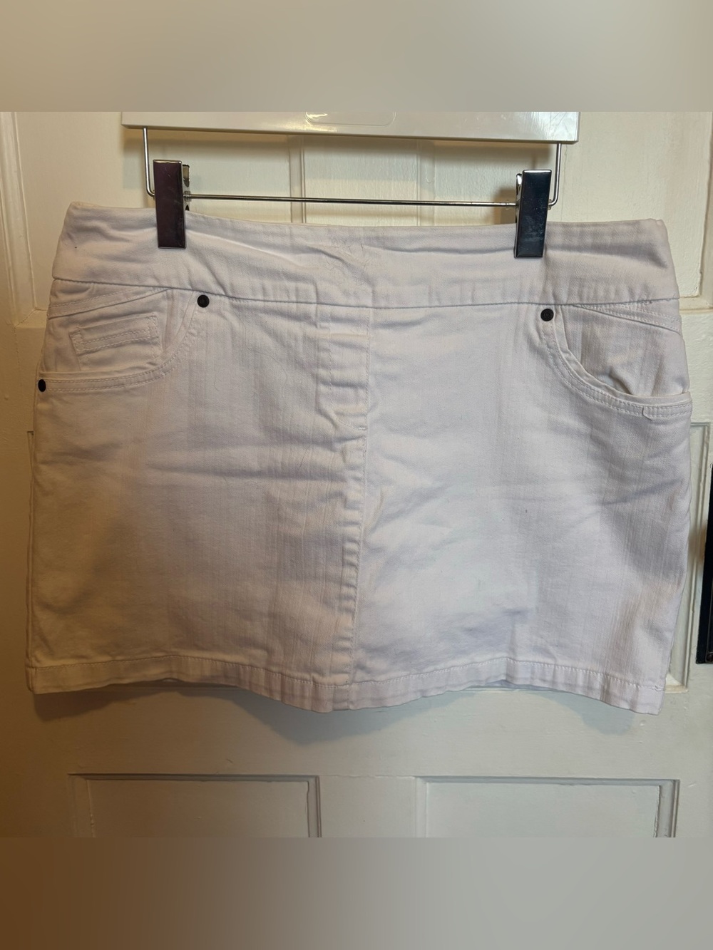 Reitmans Jeans Petites Skort Size 12 - White  Denim Mini with Pockets